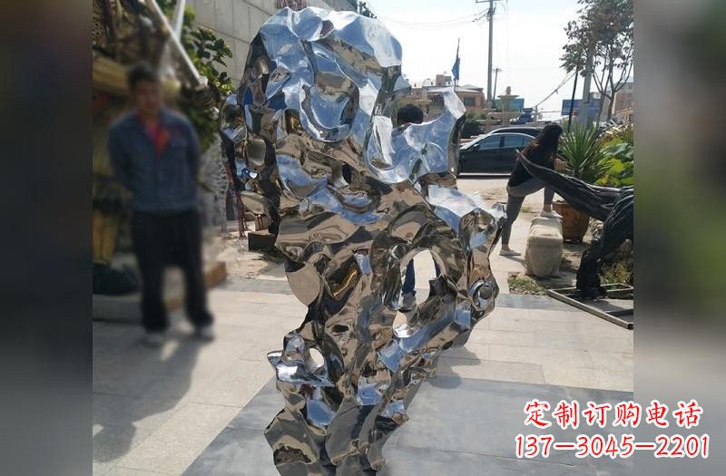 开封太湖石雕塑——点缀不锈钢公园