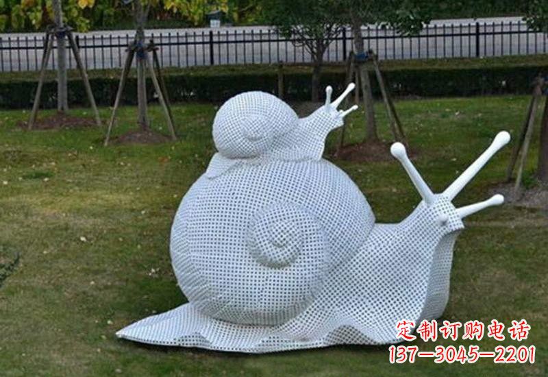 开封不锈钢公园的“母子蜗牛”雕塑
