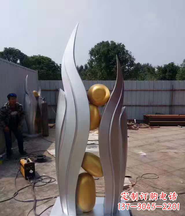 开封不锈钢广场翅膀雕塑象征着自由之翼