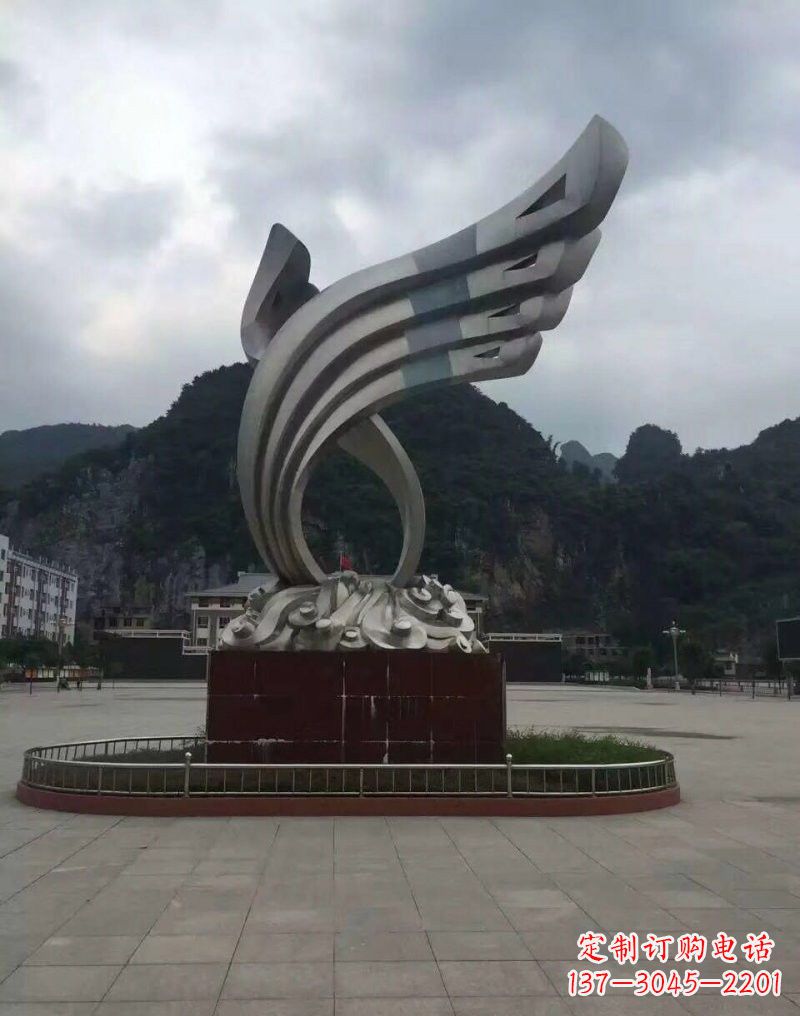 开封翅膀雕塑——环绕不锈钢广场的精美艺术品