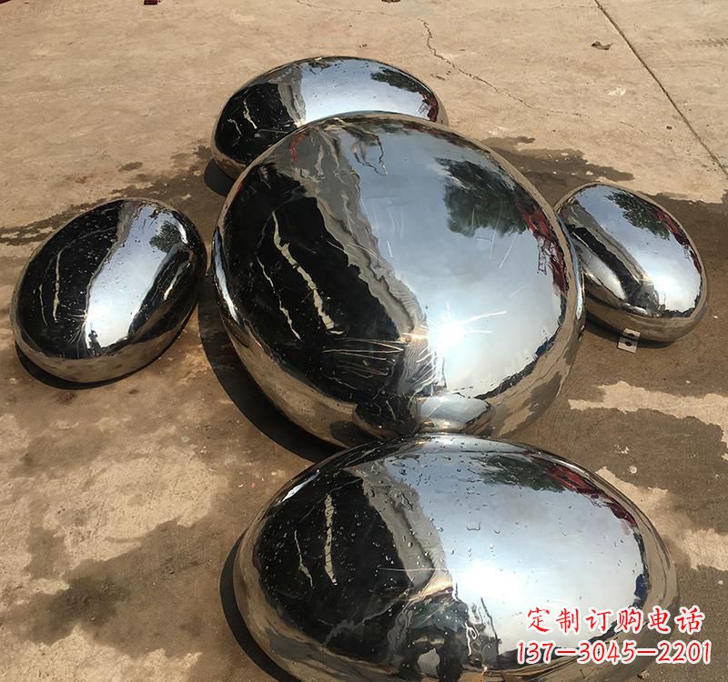 开封不锈钢水滴雕塑精致而又充满力量