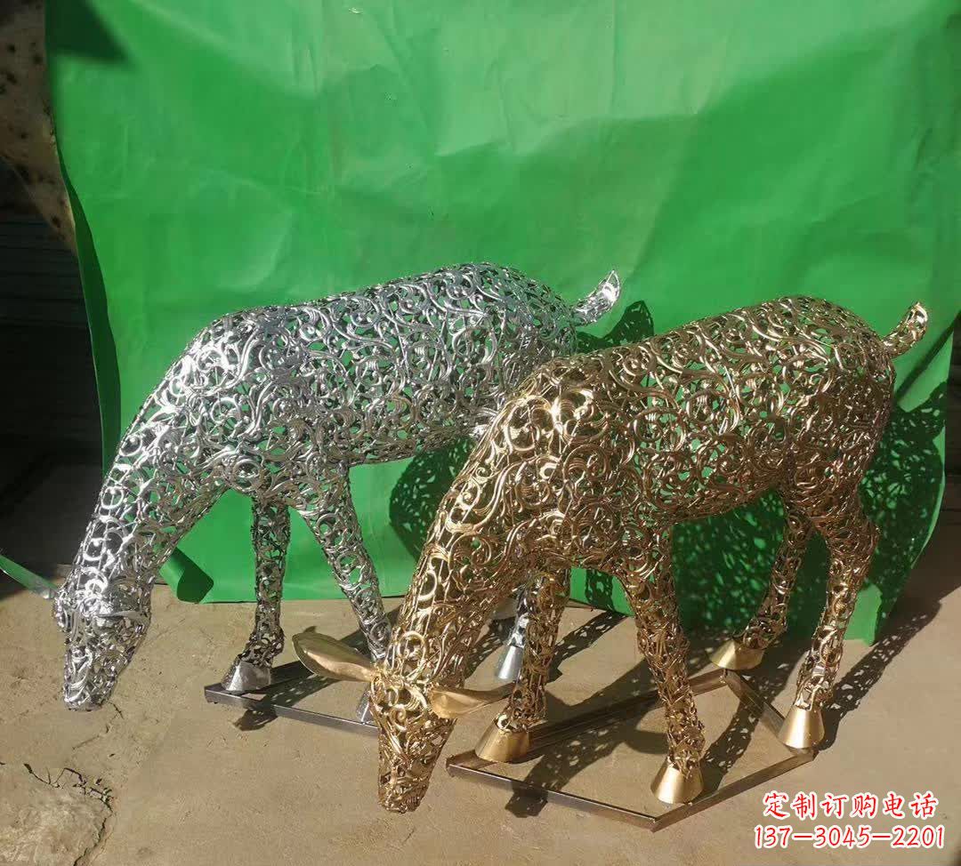 开封不锈钢广场上的梅花鹿雕塑