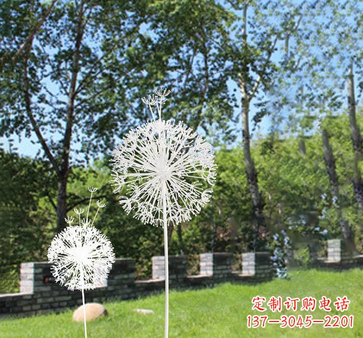 开封不锈钢广场上的蒲公英雕塑