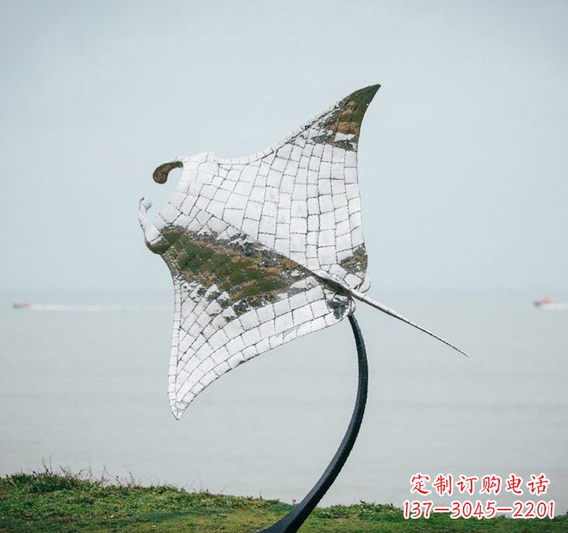 开封不锈钢海洋动物蝠鲼雕塑艺术与环保的完美结合