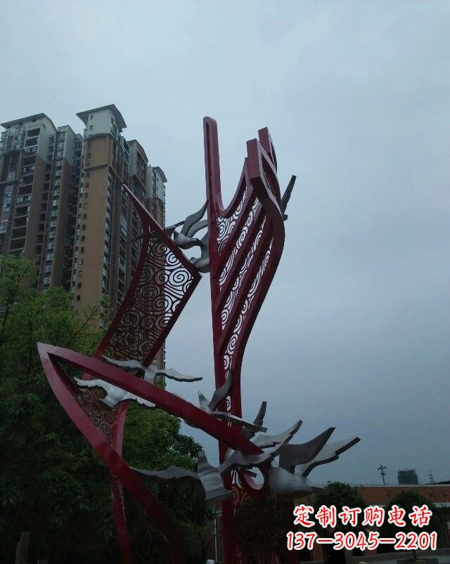 开封不锈钢和平鸽和祥云纹船帆雕塑