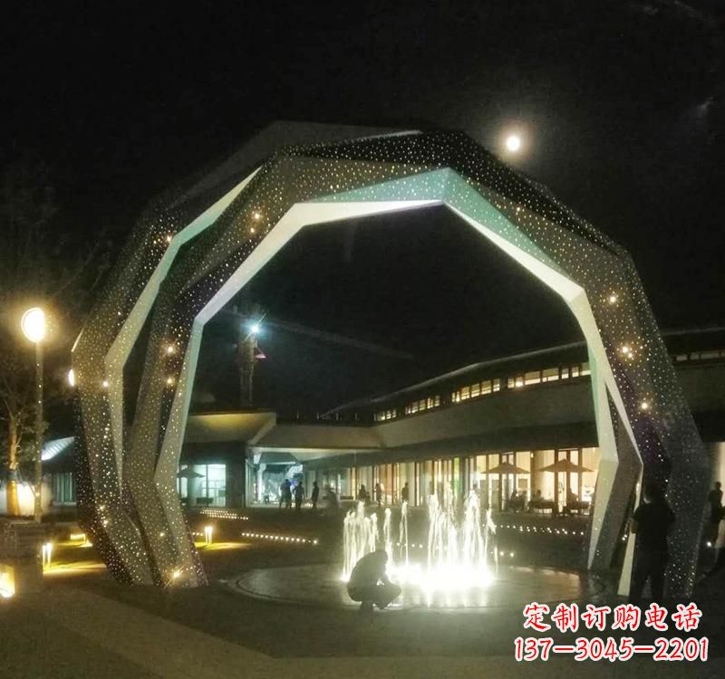 开封不锈钢户外拱门雕塑精美线条点缀美景