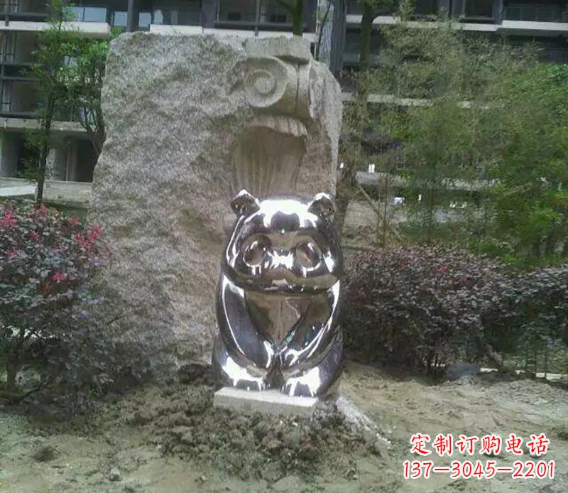 开封不锈钢熊猫雕塑它的美丽与魅力