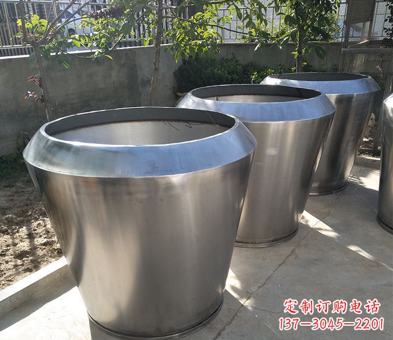 开封不锈钢花盆雕塑给你的家园增添一份独特的美