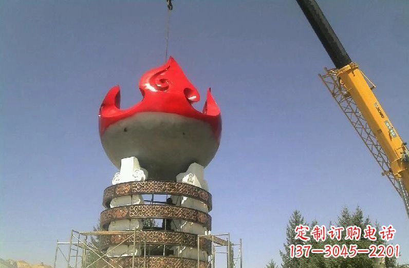 开封不锈钢火炬雕塑象征着永恒的精神