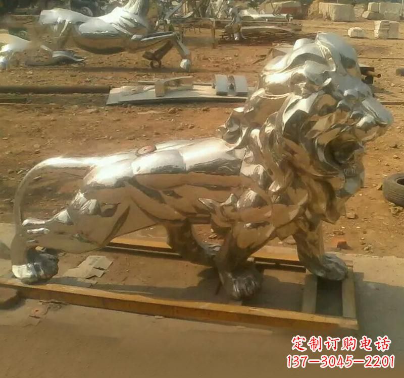 开封不锈钢狮子雕塑给空间增添生机