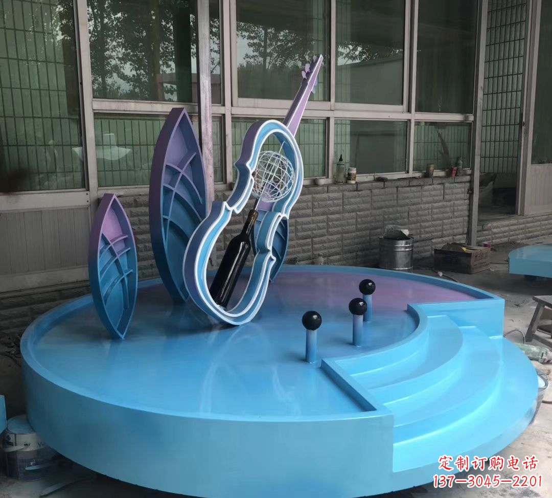 开封不锈钢景观大提琴雕塑 广场摆件