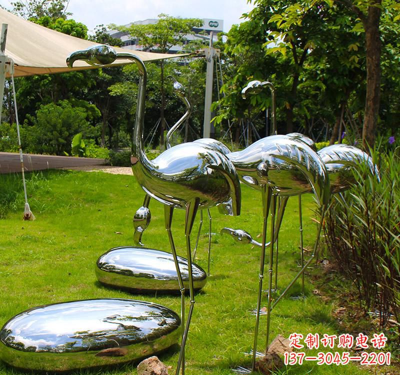 开封不锈钢镜面火烈鸟雕塑精美外形、多彩光泽