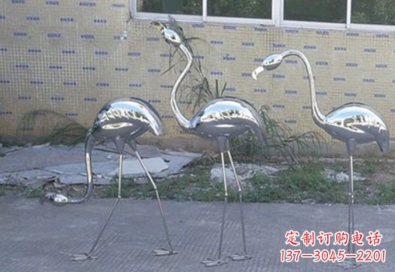 开封不锈钢火烈鸟雕塑给人以美好的视觉享受