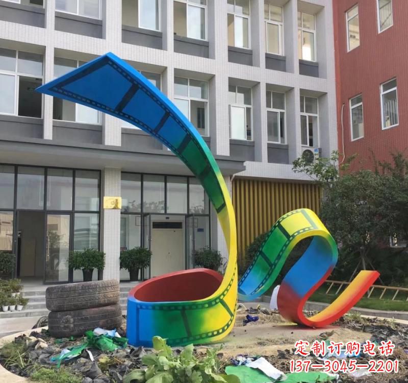 开封不锈钢烤漆艺术胶卷雕塑
