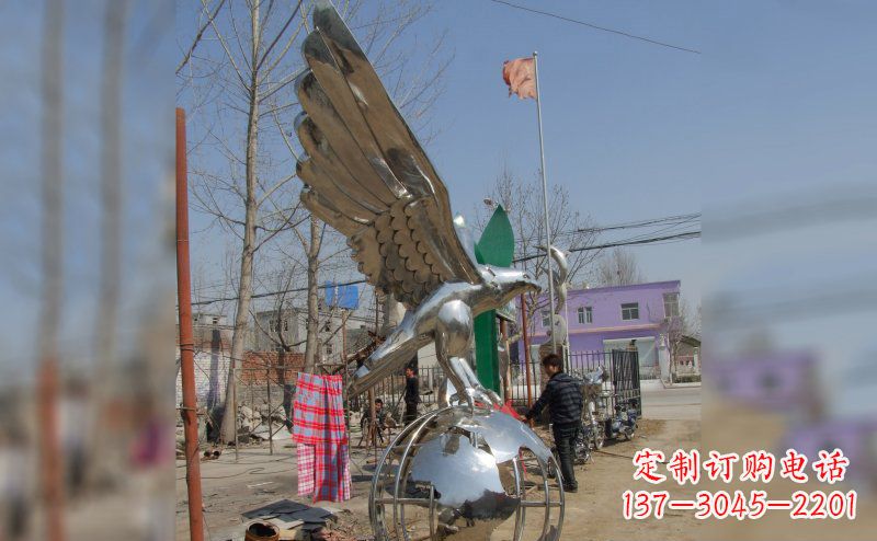开封不锈钢老鹰雕塑象征力量与美丽