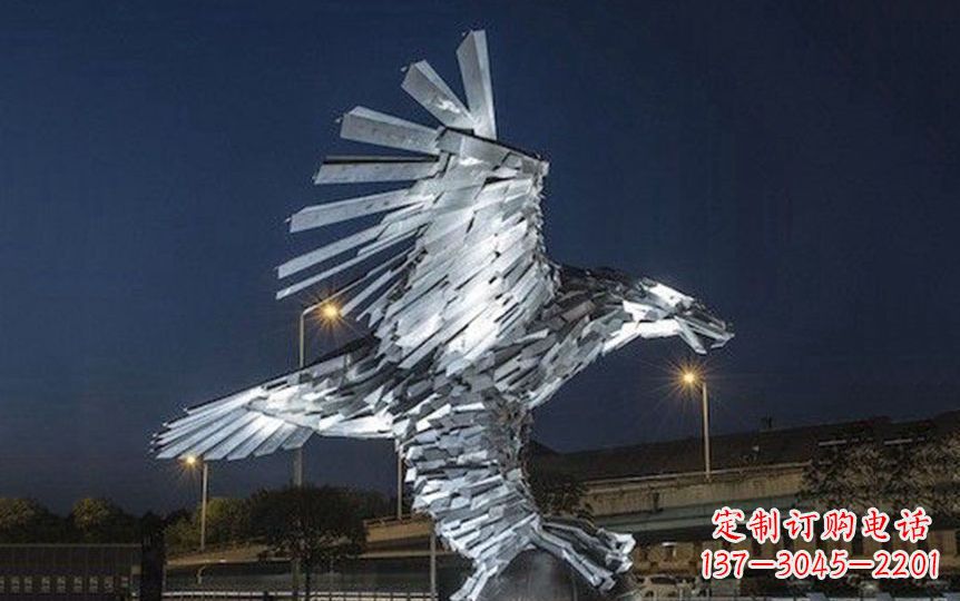 开封金色老鹰展翅飞翔——不锈钢老鹰抓球广场景观雕塑