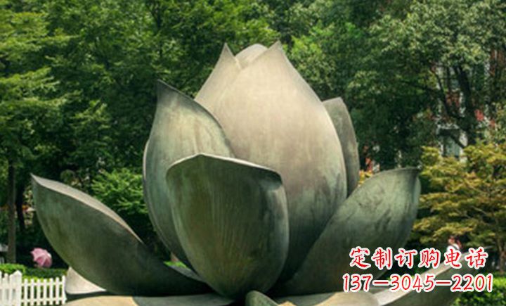 开封不锈钢莲花公园精美的雕塑装点