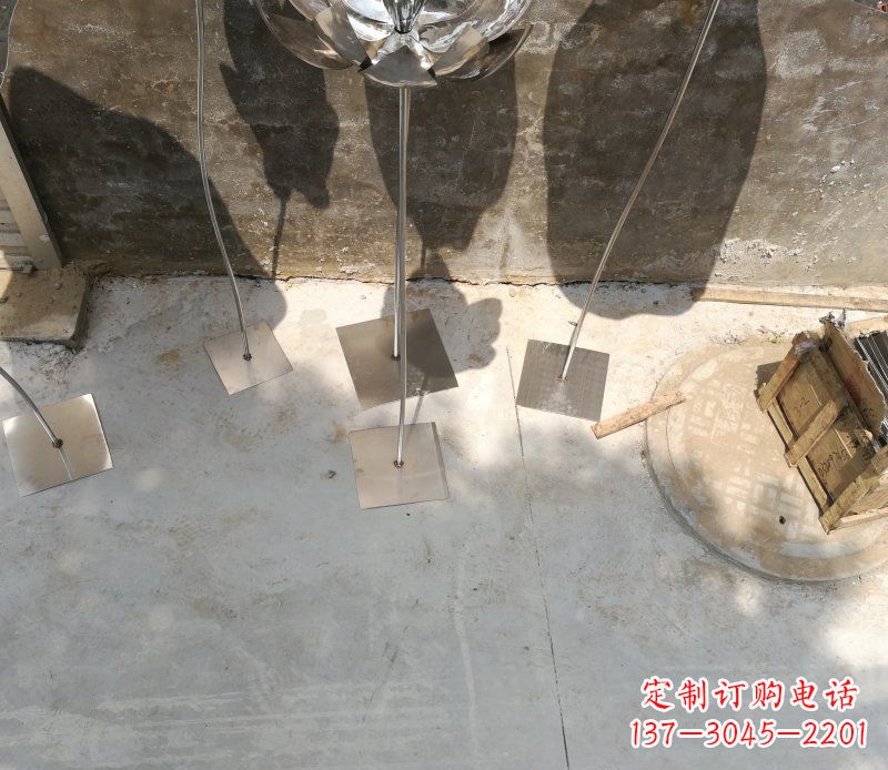 开封不锈钢荷叶雕塑给大厅带来精致优雅