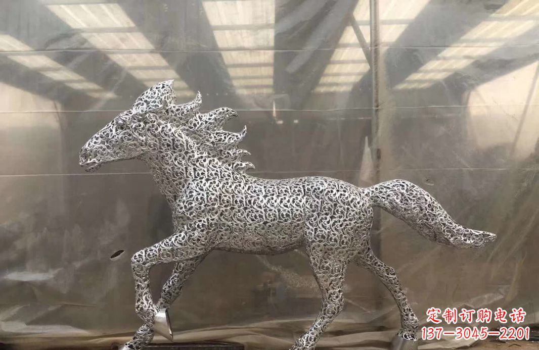 开封不锈钢马雕塑精致而又令人惊叹