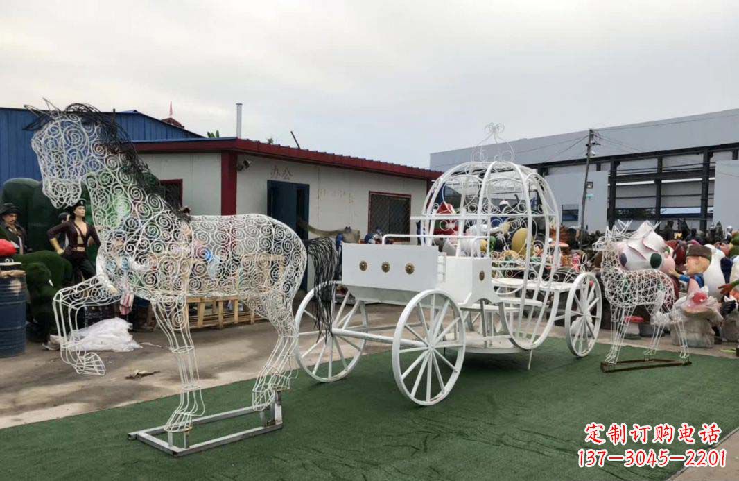 开封不锈钢镂空欧式马车雕塑精美造型点缀空间