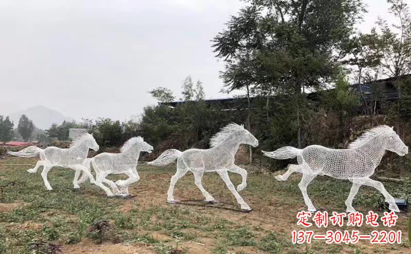 开封不锈钢马雕塑勇往直前