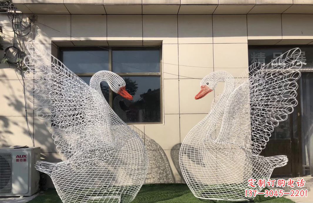 开封不锈钢镂空天鹅雕塑象征着美丽的永恒