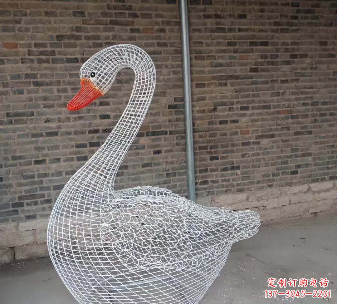 开封不锈钢镂空天鹅雕塑精美而优雅