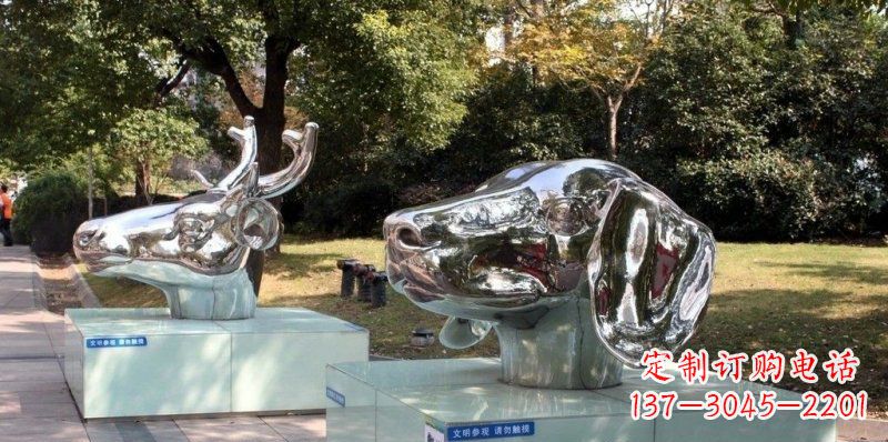 开封狗头公园不锈钢鹿和狗雕塑