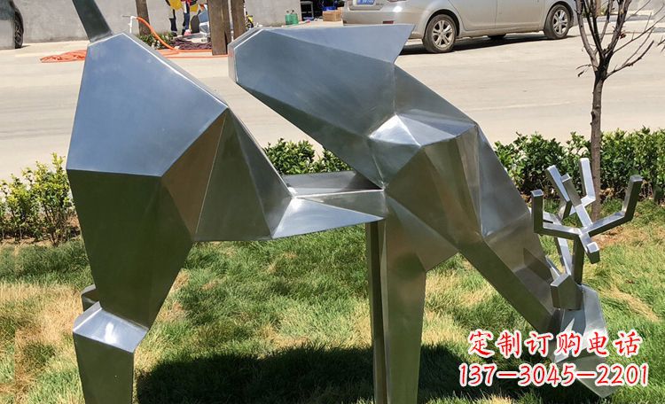 开封不锈钢梅花鹿雕塑给公园带来美丽风景