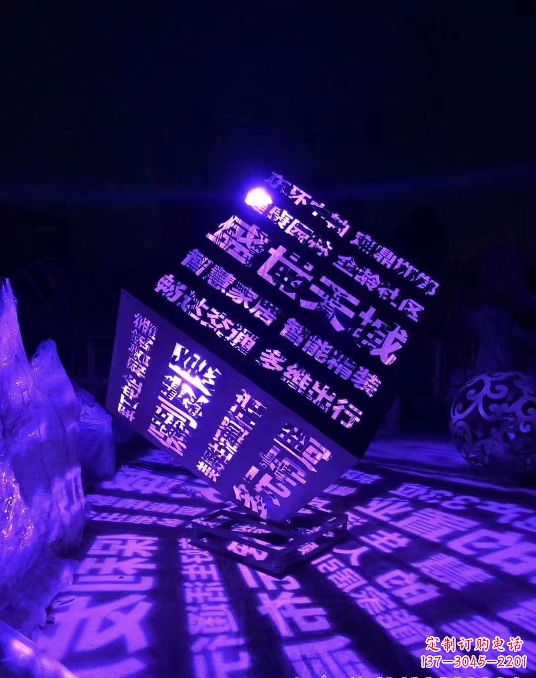 开封不锈钢魔方景观雕塑艺术的精美结晶