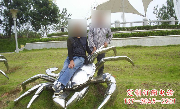 开封不锈钢螃蟹雕塑艺术美化公园环境