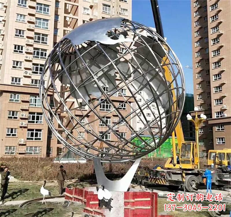开封不锈钢地球仪雕塑以艺术表达地球的美