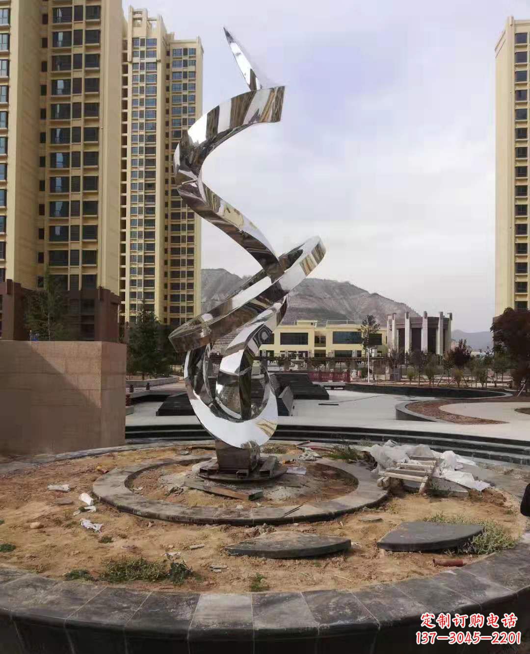 开封飘带雕塑美化城市空间的艺术