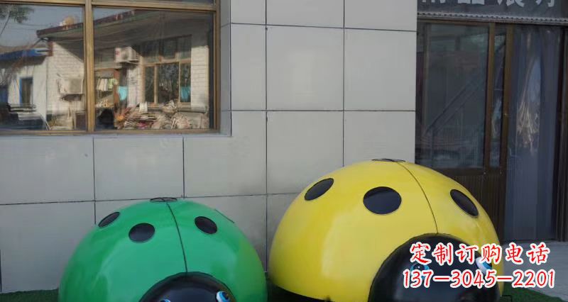 开封不锈钢瓢虫雕塑精致而富有艺术感