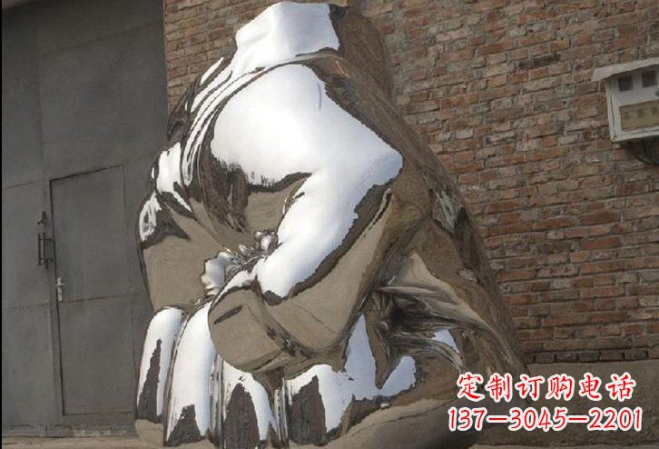 开封不锈钢拳头雕塑