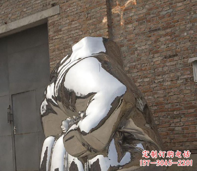 开封不锈钢拳头雕塑