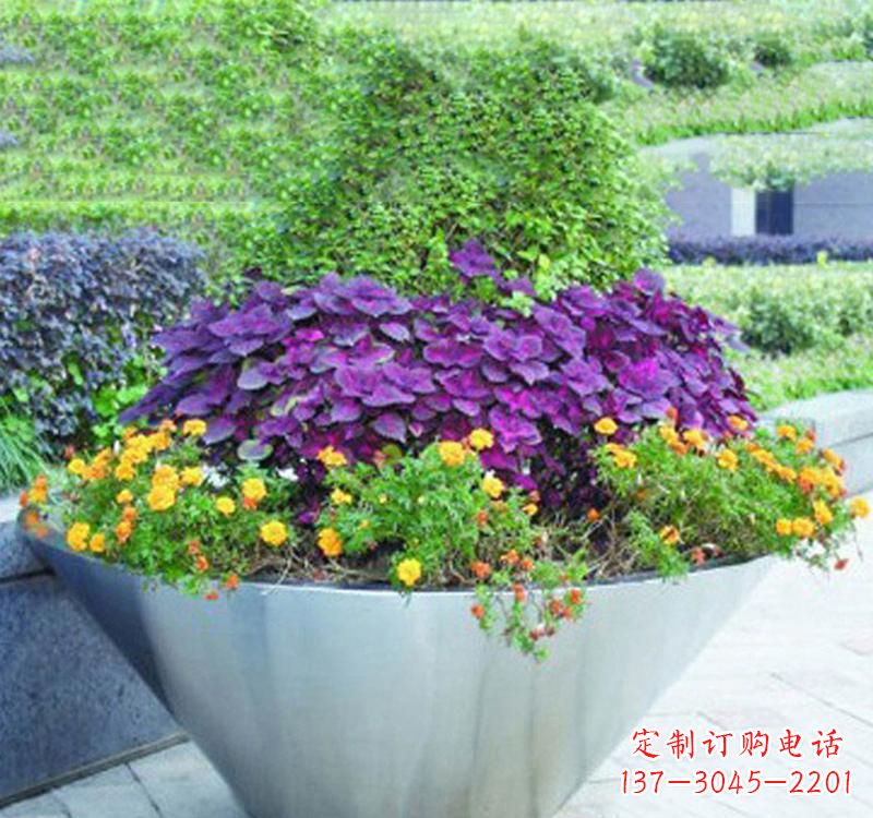 开封不锈钢花盆雕塑艺术之美