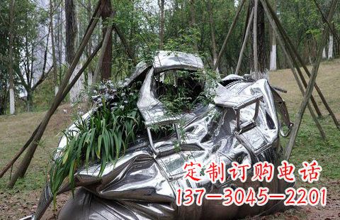开封不锈钢手提包雕塑——精美的艺术形式