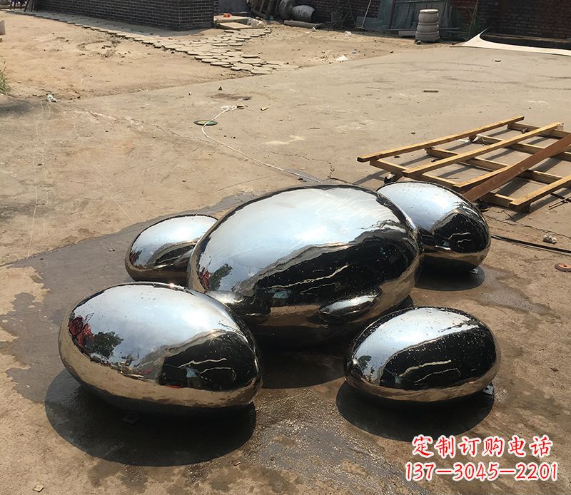 开封不锈钢水滴雕塑给景观增添独特魅力