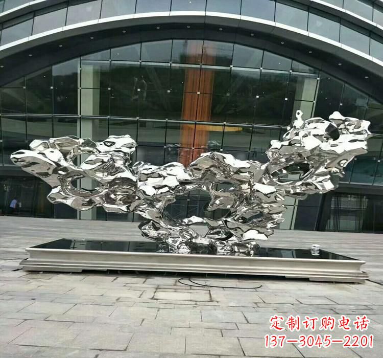 开封灵动的太湖石雕塑