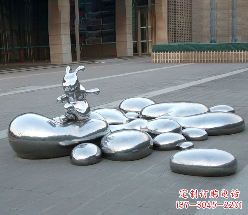 开封不锈钢兔子雕塑饱含艺术美感的艺术品