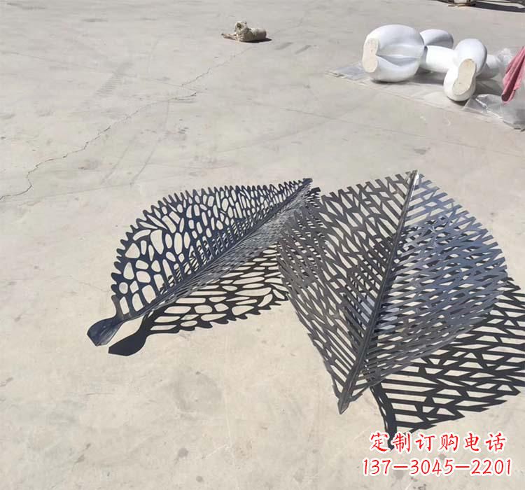 开封不锈钢园林镂空树叶雕塑