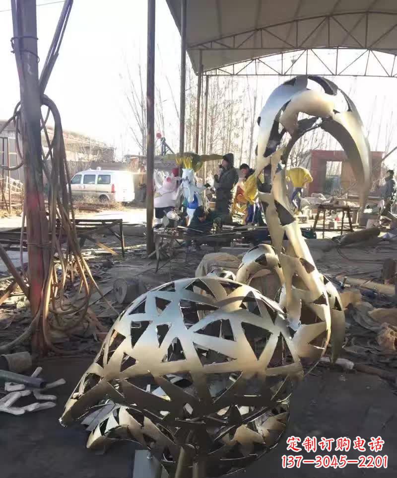 开封不锈钢天鹅雕塑象征着幸福的美好