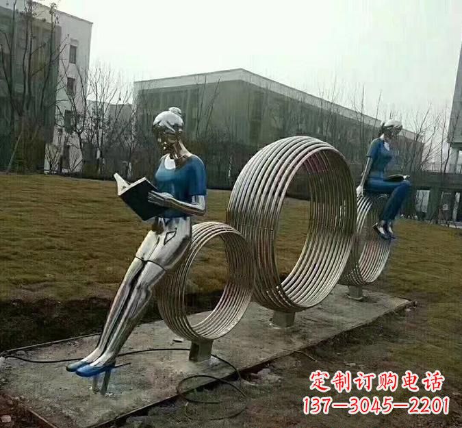 开封圆环读书人雕塑