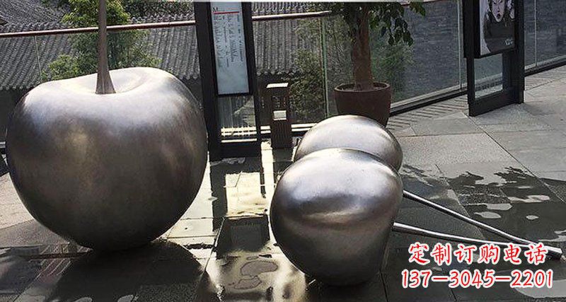 开封樱桃雕塑点缀步行街美丽景观