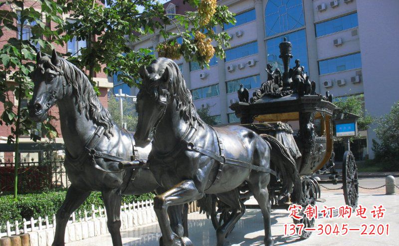 开封马车雕塑西方步行街的瑰宝
