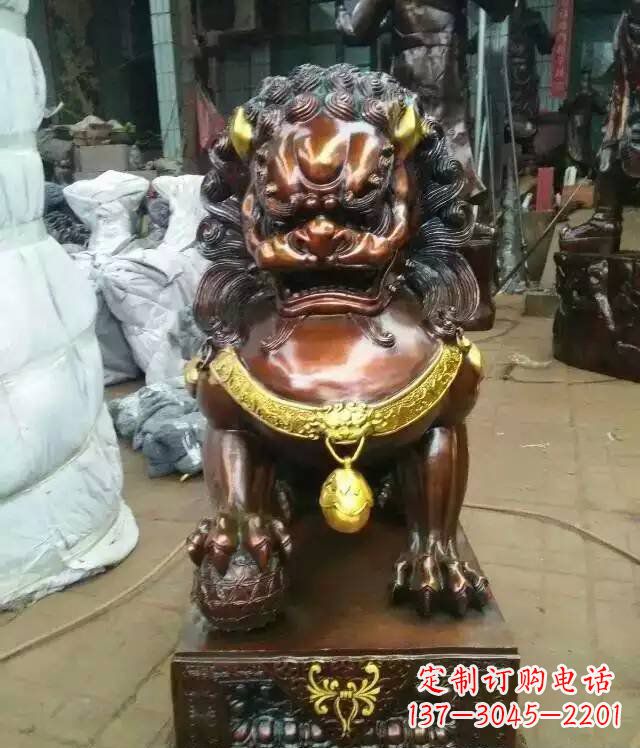 开封踩球的狮子铜雕
