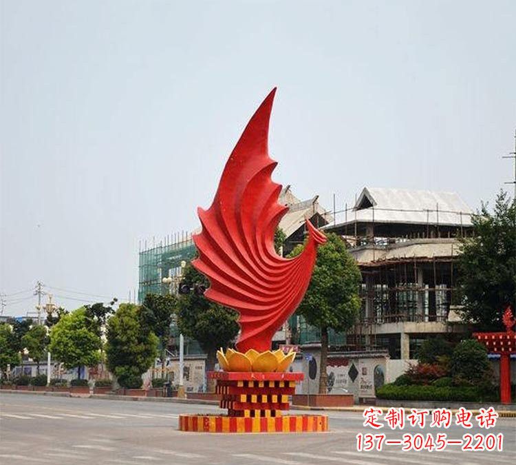 开封凤凰雕塑为城市街边增添美丽