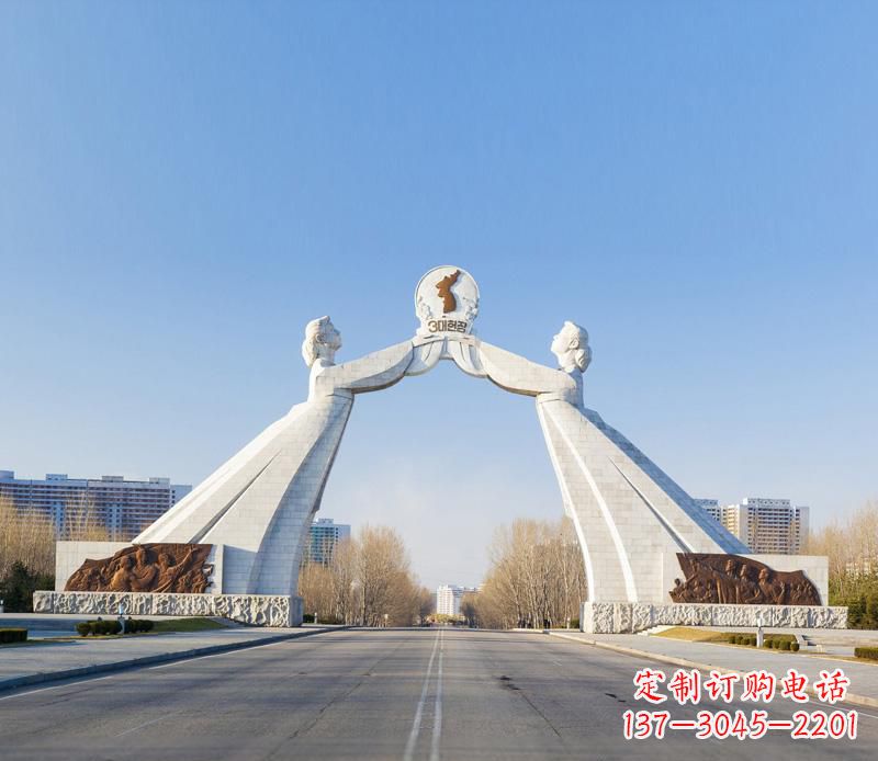 开封城市街道的拱门雕塑——让城市更加精彩