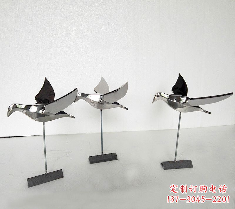 开封抽象的展翅鸽子不锈钢插件公园草坪草丛动物雕塑